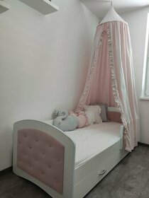Dievčenská detská posteľ