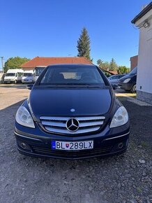 Mercedes - Benz B180 - 1