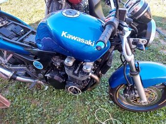 Rozpredám Kawasaki ZR7 r.v.2001 na ND