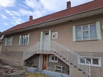 Na predaj rodinný dom s veľkým pozemkom 2303 m2 v obci Hradi