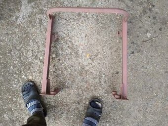 Predam drziak kapoty Zetor