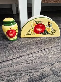 Korenicka a stojan na servitky