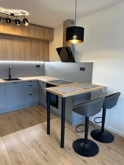 Prenájom- 2 izbový byt, Krivá 18 (centrum)