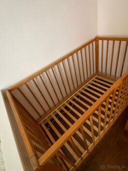 Detska drevena postielka s matracom  - 124 x 65 x 84