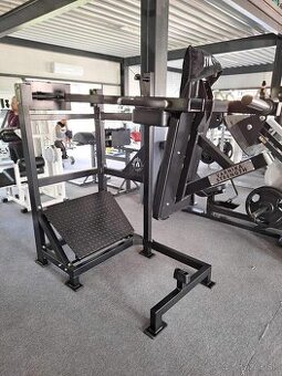 pendulum squat machine