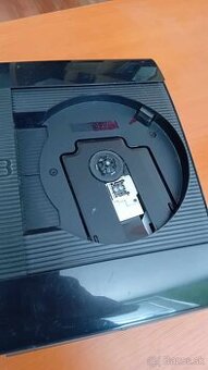 PS3 Super Slim 500 GB (NEFUNKČNÉ OVLADAČE) + HRY