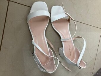 Biele sandále Ideal Shoes