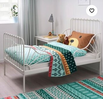 rastúca IKEA postel