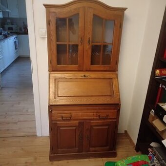 Krásna komoda s vitronou