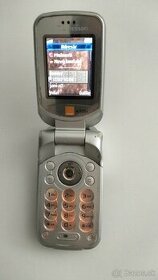 Mobil Sony Ericsson aj s nabíjačkou predám.