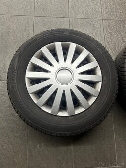 Predam zimnu sadu s plechovymi diskami 215/65 R17.