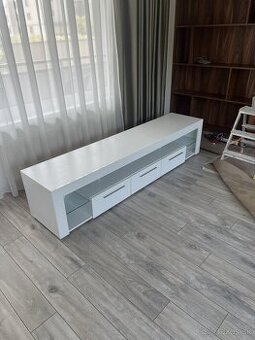 TV stolík