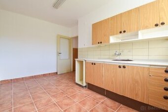 BEDES | tehlový 2 izb. byt, zachovalý pôvodný stav, Handlová