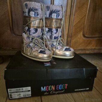 MONN BOOT