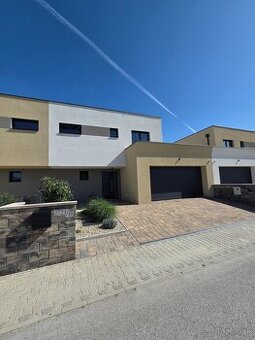 Rodinný dom s dvojgarážou na predaj , POSLEDNÝ DOM Z 2.ETAPY