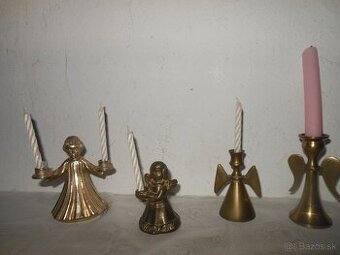 Mosadzní anjelici ako svietniky