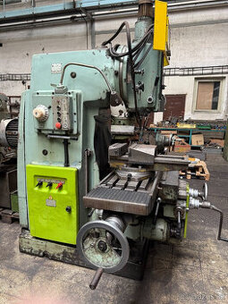 Svislá frézka 6P12 - 1