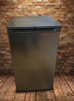 Malá kompaktná chladnička značky Fairline, model TFW85N.