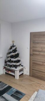 1 a pol izbový byt s balkónom v L. Hrádku na prenájom