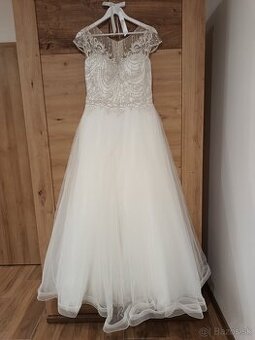 Svadobné šaty, závoj, lodičky