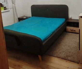 Manželská posteľ, nocne stoliky