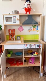 Darujem za odvoz - detskú kuchynku, detský kočík