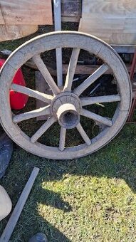 Koleso z voza, drevené sudy