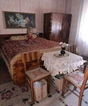 Predám starožitný dekoratívny valec.