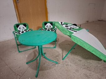 Predam zahradny stolcek, 2 stolicky a slnecnik