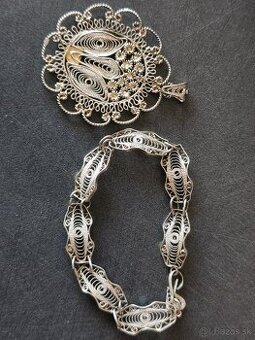 Strieborný náramok a prívesok