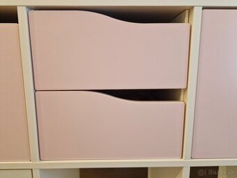 Ikea Kallax vlozka s dvierkami so suplikmi ruzova biela