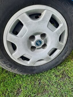 Kupim plastové kryty kolies Fiat 14" a náradie