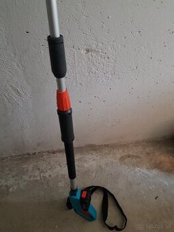 Akumulátorová teleskopická vyvetvovacia pílka