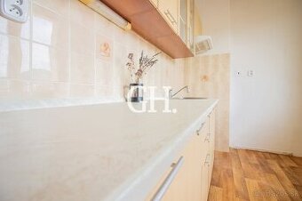 REZERVOVANÉ - Kompletná rekonštrukcia - 2-izbový byt s loggi