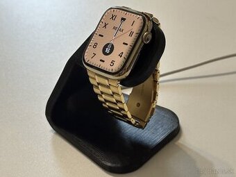 Zlaté Apple Watch series 7 ako nové