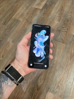 Samsung Z FLIP 4 — poškodený