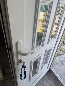 Predám plastove vchodové dvere