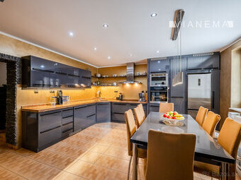 IBA U NÁS Na predaj 6i rodinný dom v Čadci, 473m2