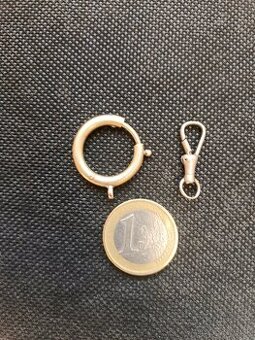 Karabinky zapínanie.