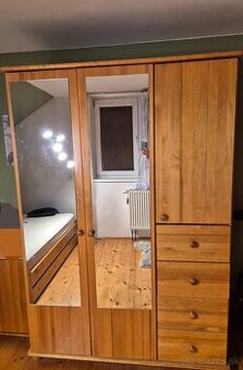 Šatníková skriňa z masívu