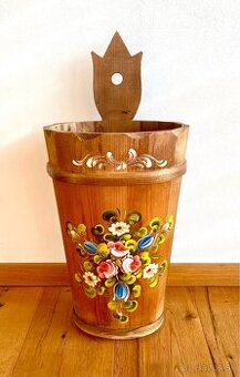 Staré krásné dřevěné malované vědro