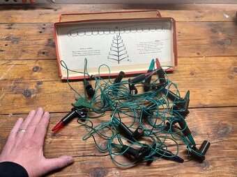 Vianočné svetlá nekompletné.