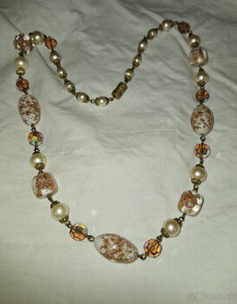 KRÁSNY NÁHRDELNÍK