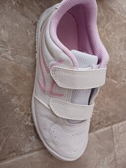 Predam dievcenske tenisky