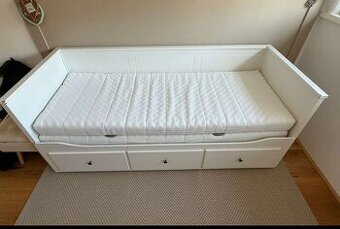 Hemnes posteľ s matracmi