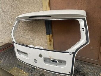 VW UP zadna kapota