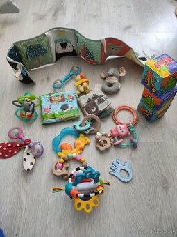 Hračky pre deti od 0-12 mesiacov