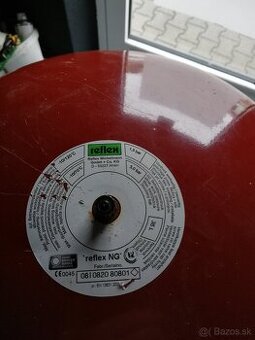 Exzpanzná nádrž na kúrenie 35 l