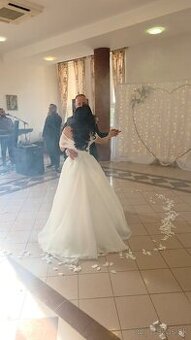 👰‍♀️ Luxusné svadobné šaty + 3D závoj