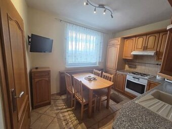 ZNÍŽENÁ CENA - 3 izbový byt po rekonštrukcii so zariadením